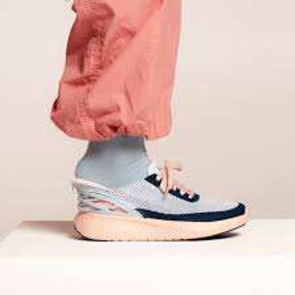 Kizik Ahtens Hands-Free Sneakers in Bahama Color‎ 9.5 Womens